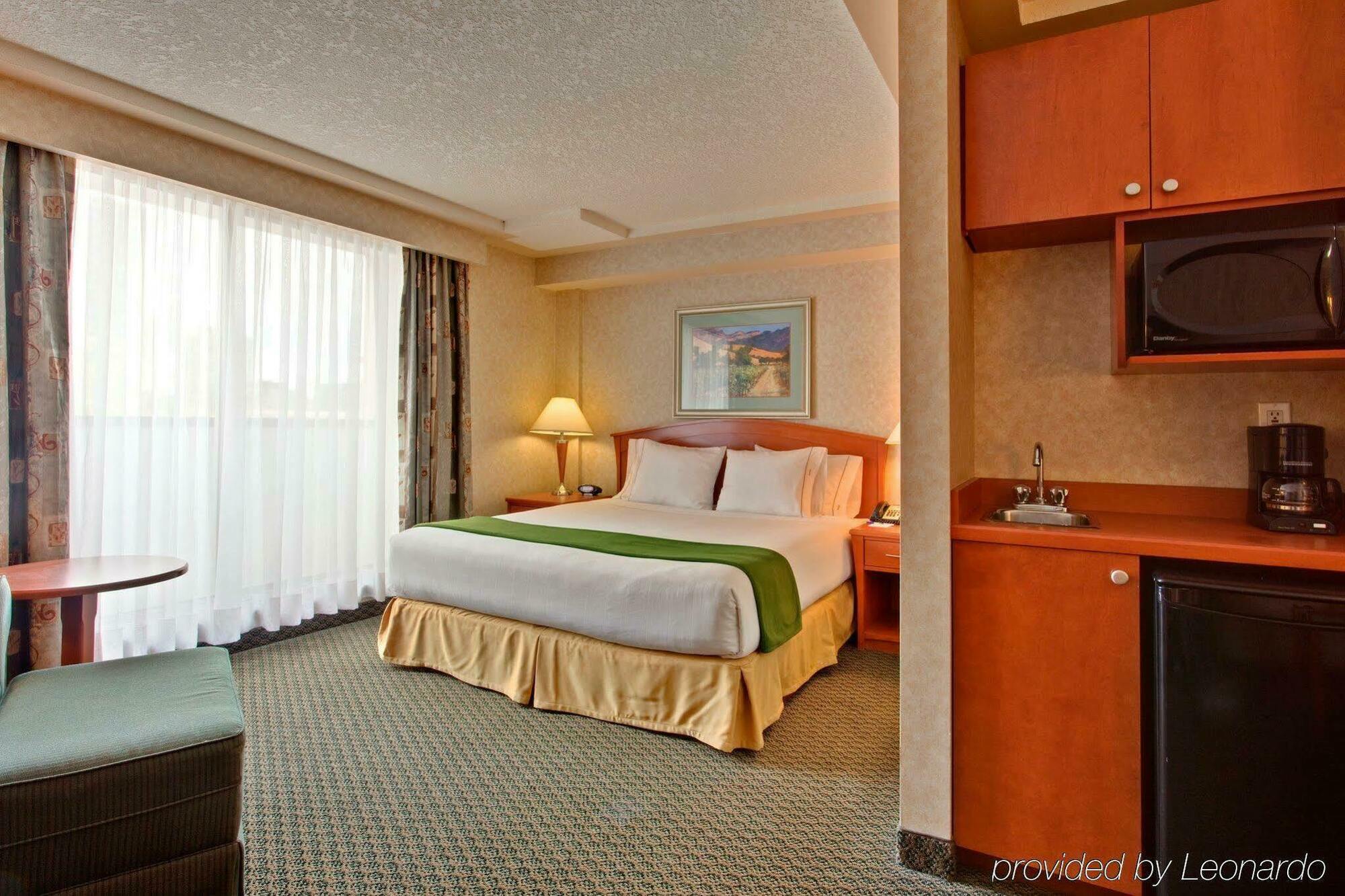 Holiday Inn Express And Suites Calgary By Ihg Exteriér fotografie