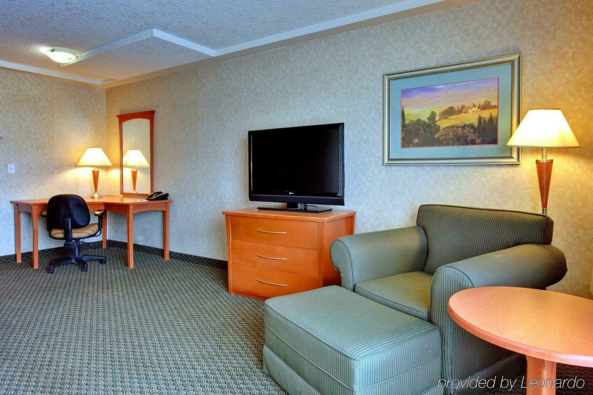 Holiday Inn Express And Suites Calgary By Ihg Pokoj fotografie